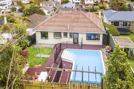 Photo of property in 24 Ranui Terrace, Tawa, Wellington, 5028