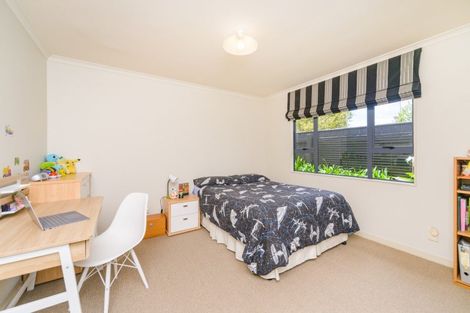 Photo of property in 100 Summerhill Drive, Fitzherbert, Palmerston North, 4410