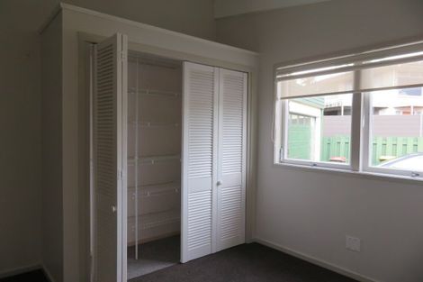 Photo of property in 16 Chipping Dale, Mangere Bridge, Auckland, 2022