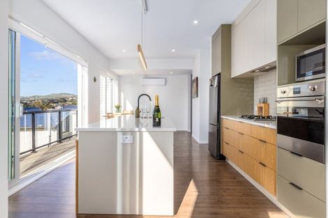 Photo of property in 32 Hokioi Drive, Kenepuru, Porirua, 5022