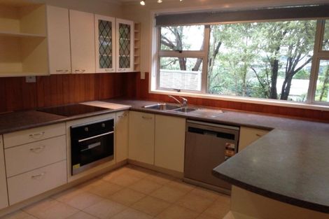 Photo of property in 19 Sunnyside Road, Sunnyvale, Auckland, 0612