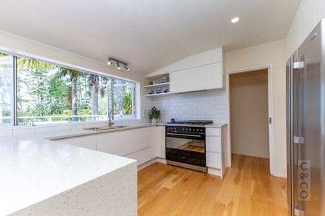 Photo of property in 30 Riverland Road, Kumeu, 0892