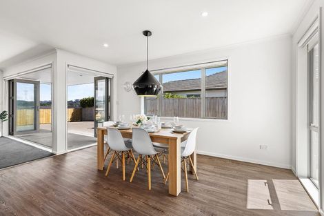 Photo of property in 14 Hooton Drive, Kumeu, 0810