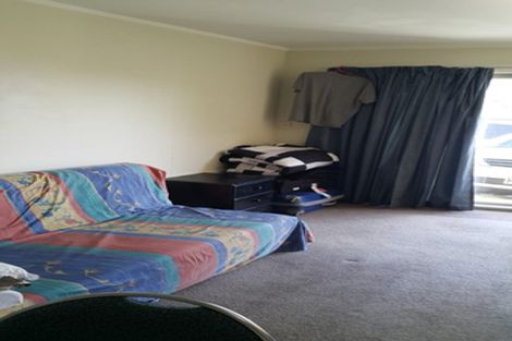 Photo of property in 2/523 Glenfield Road, Glenfield, Auckland, 0629