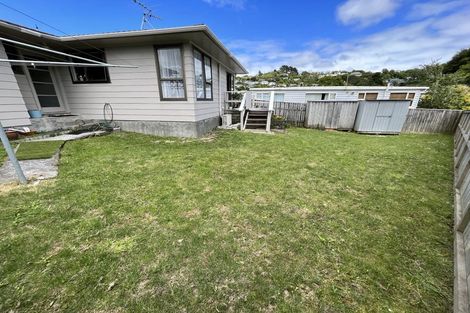 Photo of property in 201a Newlands Road, Newlands, Wellington, 6037