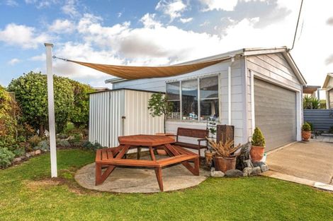 Photo of property in 32 Okiwa Terrace, Waiinu Beach, Whanganui, 4588