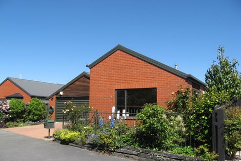 Photo of property in 2 Yarrum Lane, Avonhead, Christchurch, 8042
