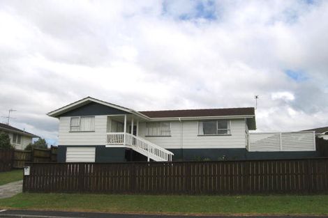 Photo of property in 18 Foyle Place, Glendene, Auckland, 0602