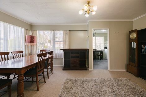 Photo of property in 69 Wikiriwhi Crescent, Awapuni, Palmerston North, 4412