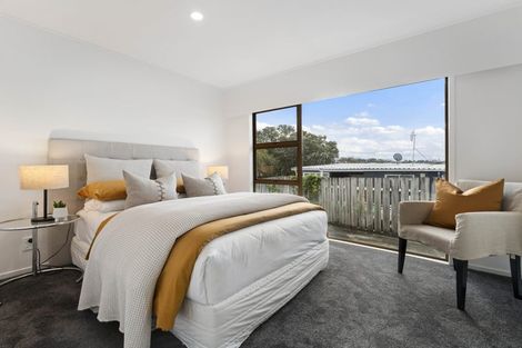 Photo of property in 2/867 Beach Road, Waiake, Auckland, 0630