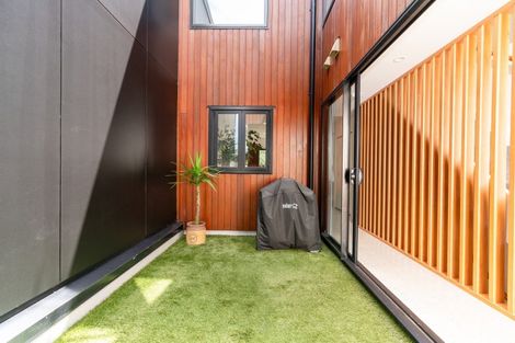 Photo of property in 2/50 Mandalay Terrace, Khandallah, Wellington, 6035