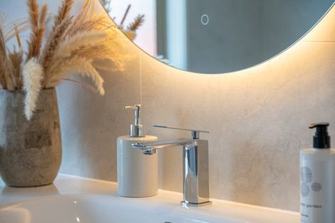 Photo of property in 6 Fulmar Way, Unsworth Heights, Auckland, 0632