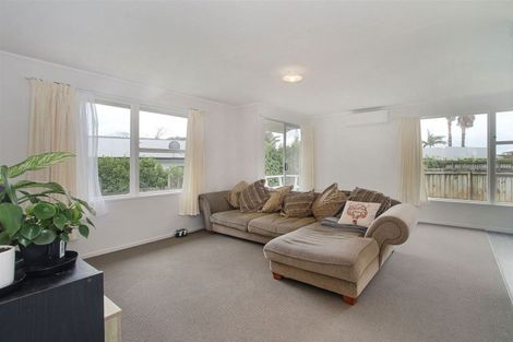 Photo of property in 11 Litchfield Place, Clarks Beach, 2122