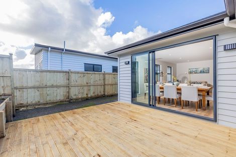 Photo of property in 1 Vintry Drive, Kumeu, 0810