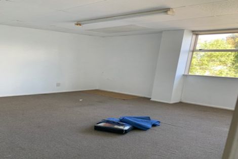 Photo of property in 9/80 Bruce Mclaren Road, Henderson, Auckland, 0612