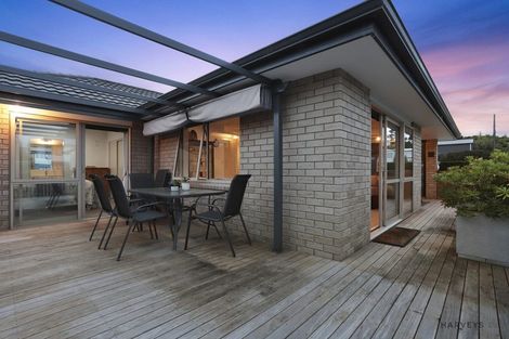 Photo of property in 48 Godley Road, Green Bay, Auckland, 0604