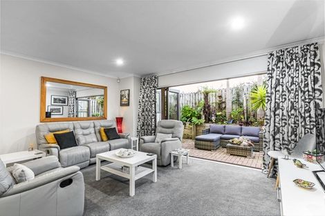 Photo of property in 5/102 Greenhithe Road, Greenhithe, Auckland, 0632