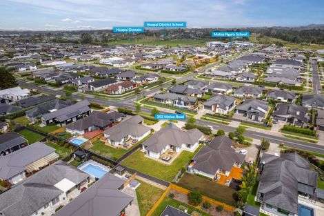 Photo of property in 202 Matua Road, Kumeu, 0810