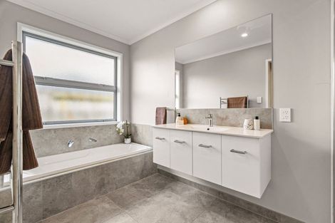 Photo of property in 15 Selliera Place, Papamoa Beach, Papamoa, 3118