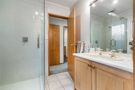 Photo of property in 2/14 Raleigh Road, Northcote, Auckland, 0627