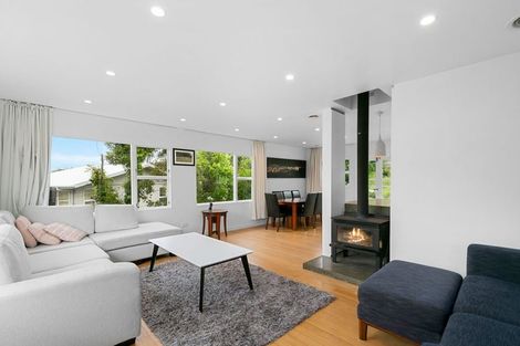 Photo of property in 1 Wakely Road, Newlands, Wellington, 6037