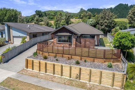 Photo of property in 22 Bluewater Place, Paraparaumu, 5032