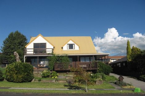 Photo of property in 44 Dalwhinnie Parade, Highland Park, Auckland, 2010
