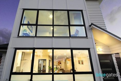 Photo of property in 1 Whekau Drive, Takanini, 2112