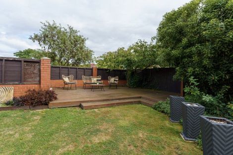 Photo of property in 27 Thornwood Place, Redwood, Christchurch, 8051