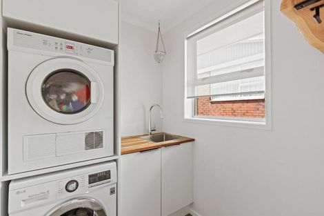 Photo of property in 17 Longview Drive, Merrilands, New Plymouth, 4312