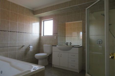 Photo of property in 19 Medallion Drive, Oteha, Auckland, 0632