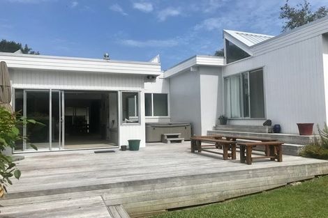 Photo of property in 16 Prestige Place, Castor Bay, Auckland, 0620