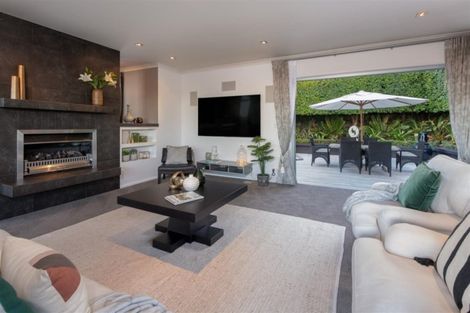 Photo of property in 35 Aotearoa Terrace, Murrays Bay, Auckland, 0630