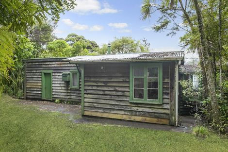 Photo of property in 25 Turanga Road, Henderson Valley, Auckland, 0612