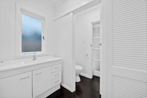 Photo of property in 24 Godley Road, Green Bay, Auckland, 0604