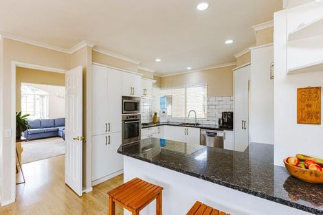 Photo of property in 24 Corta Bella Place, Golflands, Auckland, 2013