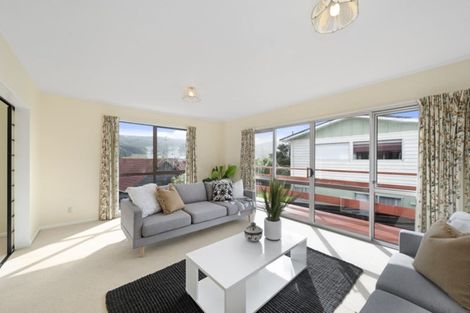 Photo of property in 102 Taylor Terrace, Tawa, Wellington, 5028