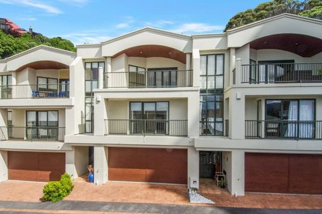 Photo of property in 10/22 Oriental Terrace, Oriental Bay, Wellington, 6011