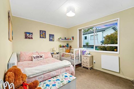 Photo of property in 2 Allington Road, Massey, Auckland, 0614