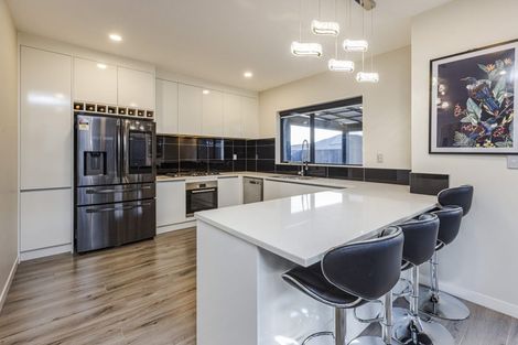 Photo of property in 76 Twin Parks Rise, Papakura, 2110