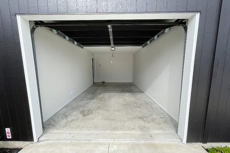 Photo of property in 2/8 Chivalry Road, Glenfield, Auckland, 0629