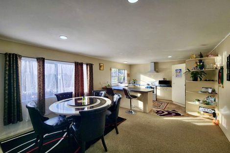 Photo of property in 9 Killygordon Place, Massey, Auckland, 0614