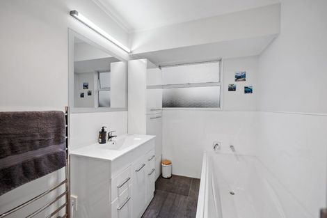 Photo of property in 48 Marlborough Avenue, Glenfield, Auckland, 0629