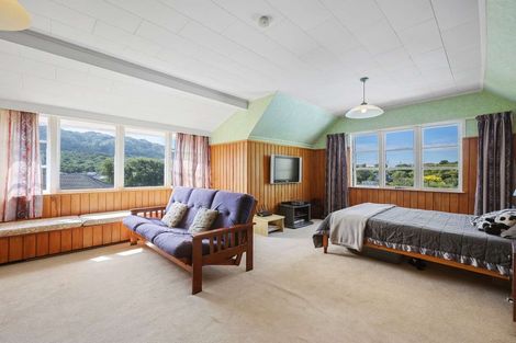 Photo of property in 61 Ranui Terrace, Tawa, Wellington, 5028