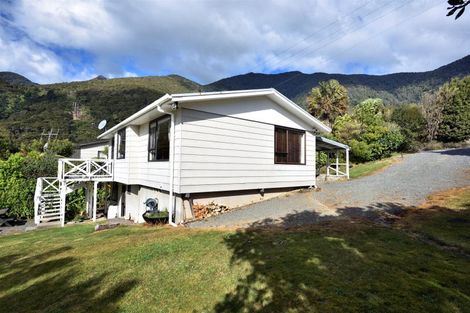 Photo of property in 3 Field Terrace, Okiwi Bay, French Pass, 7193