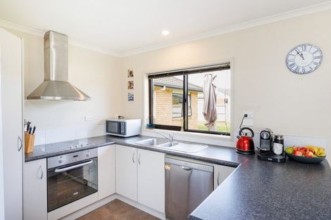Photo of property in 15 Chestnut Close, Kelvin Grove, Palmerston North, 4414