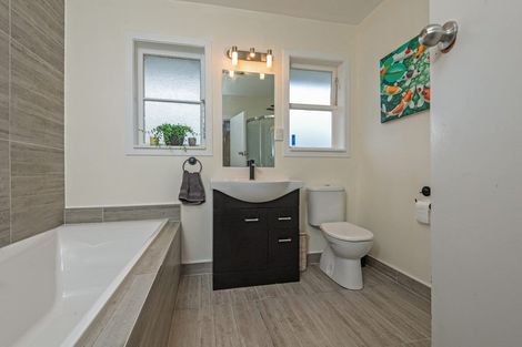 Photo of property in 4 Hinton Place, Roslyn, Palmerston North, 4414