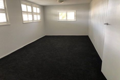 Photo of property in 82 Exmouth Road, Northcote, Auckland, 0627