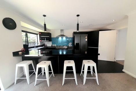Photo of property in 5 D'urville Place, Kelvin Grove, Palmerston North, 4414