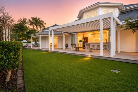 Photo of property in 1 Almond Grove, Greenhithe, Auckland, 0632